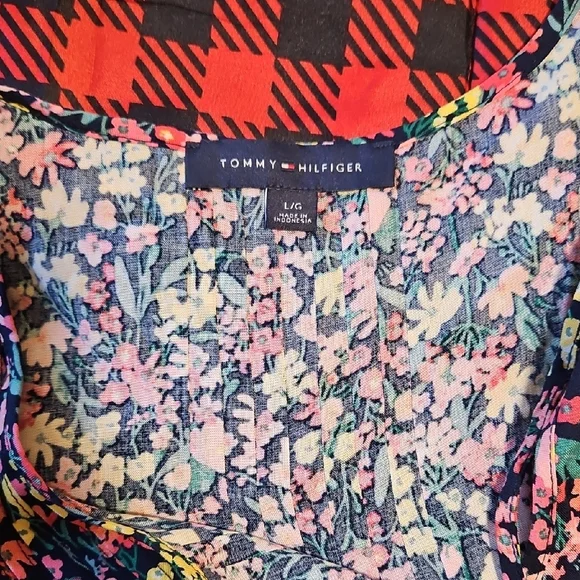 Floral Top - Picture 2 of 3